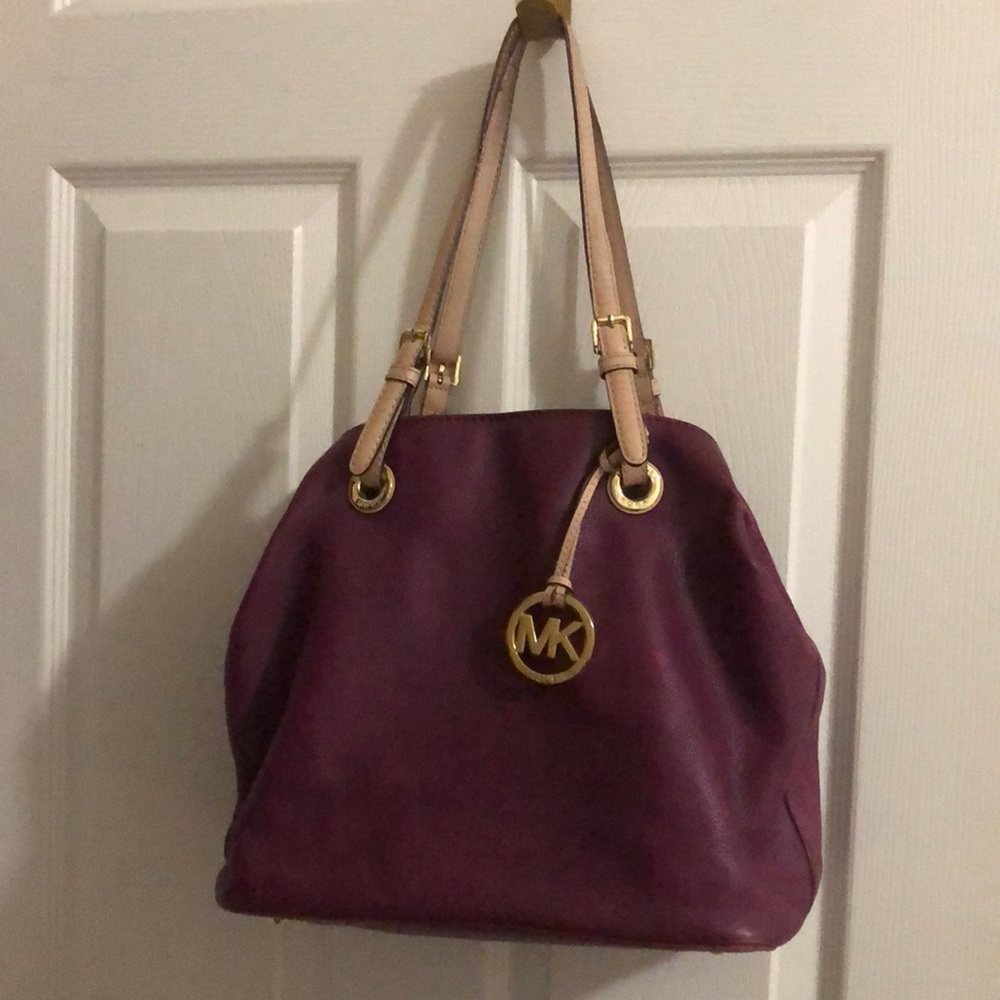 Michael Kors magneta purse